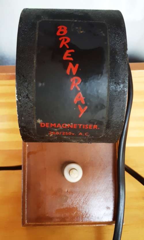 The " Brenray" De Magnitiser- to de-magnitise or magnitise steel items-200/250 AC - Working
