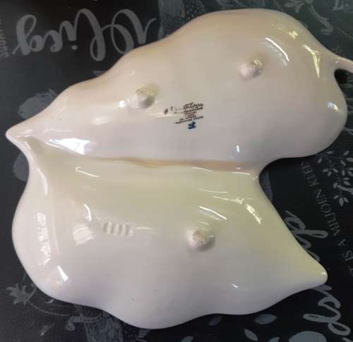 Beautiful Carlton Ware Australian design leave pattern hand painted porcelain bowl-L 24 cm W 23 cm