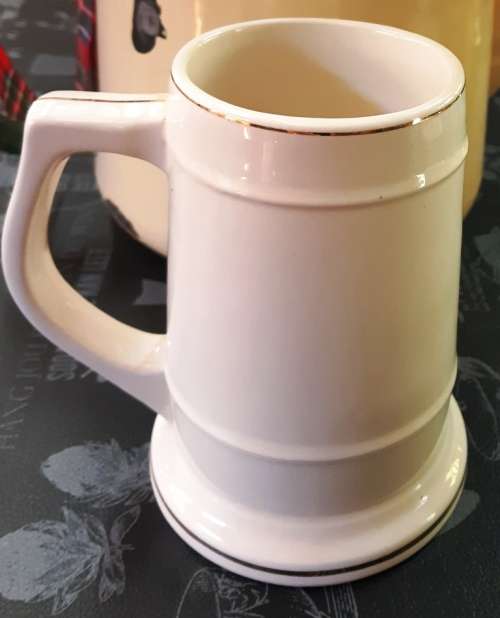 Ter Herdenking aan Republiek Suid-Afrika 31 Mei 1961 Herdenkings Beker- H 14.5 cm, BDm W 23 cm