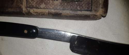 Vintage hand forged Bengall throat Razor-made by Sheffield England - good condition/original box