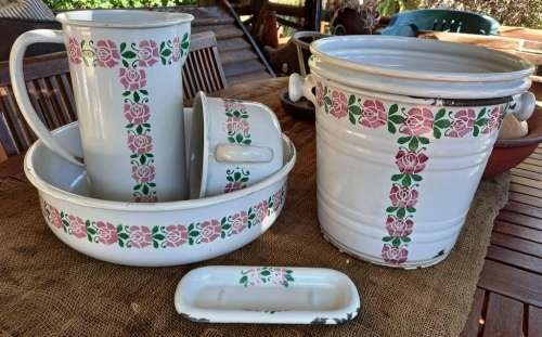 Stunning 6 Piece vintage good quality white flowers enamel set-very good condition-free shipping