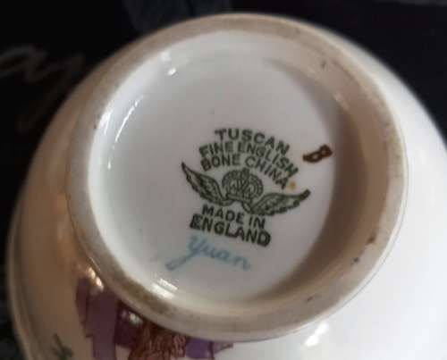 Beautiful  25 piece vintage Tuscan Fine English Bone China England "Yuan"" Tea Set