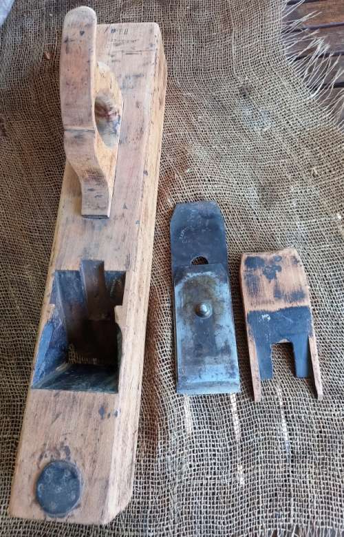 Big vintage wooden plane Sandusky and Sons with steel cast iron blade in good condition