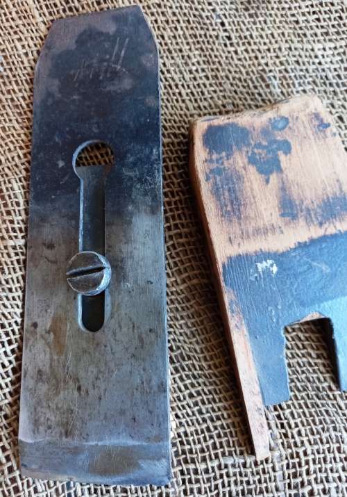 Big vintage wooden plane Sandusky and Sons with steel cast iron blade in good condition