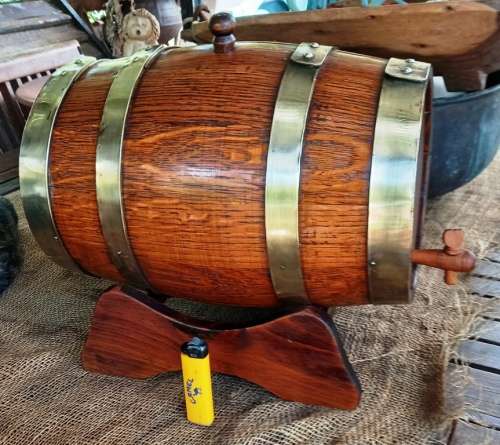 Vintage Solid Oak Wine Barrel in good condition-35 cm x 32 cm x 24 cm