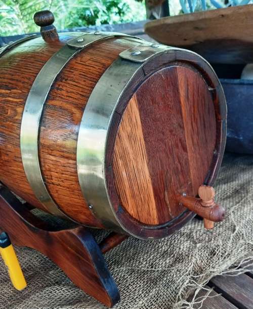 Vintage Solid Oak Wine Barrel in good condition-35 cm x 32 cm x 24 cm