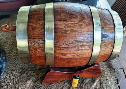 Vintage Solid Oak Wine Barrel in good condition-35 cm x 32 cm x 24 cm