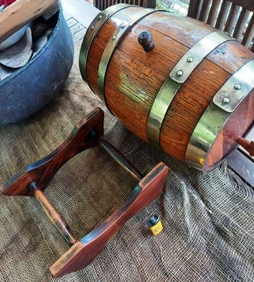 Vintage Solid Oak Wine Barrel in good condition-35 cm x 32 cm x 24 cm
