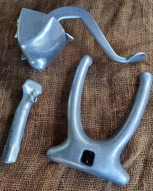 Vintage Fruit Juicer hand press- good working condition 24 cm x 23 cm x 16 cm