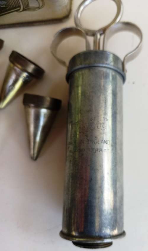 Vintage 1950`s good quality `Tala` Syringe for Cake Decorating-Made in England-in tin box