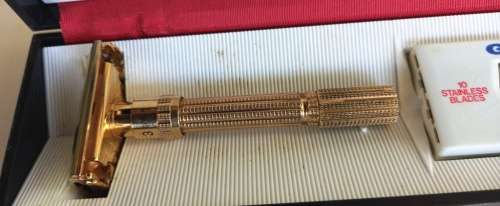 Stunning Gold plated Gillette Aristocrat Adjustable Razor set with blades-like new-hardly used
