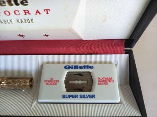 Stunning Gold plated Gillette Aristocrat Adjustable Razor set with blades-like new-hardly used