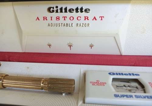 Stunning Gold plated Gillette Aristocrat Adjustable Razor set with blades-like new-hardly used
