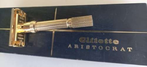Stunning Gold plated Gillette Aristocrat Adjustable Razor set with blades-like new-hardly used