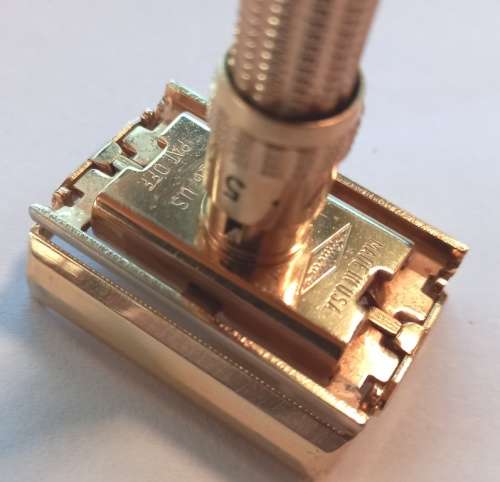 Stunning Gold plated Gillette Aristocrat Adjustable Razor set with blades-like new-hardly used