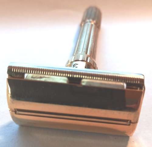 Stunning Gold plated Gillette Aristocrat Adjustable Razor set with blades-like new-hardly used