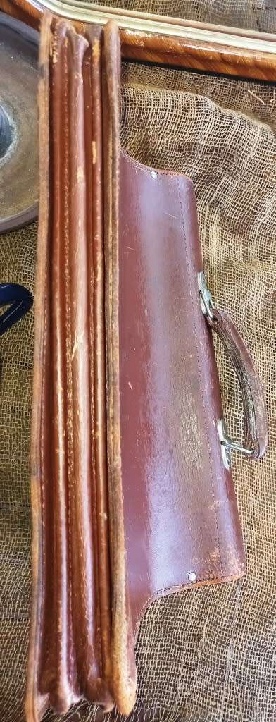 Genuine vintage good quality leather brief case
