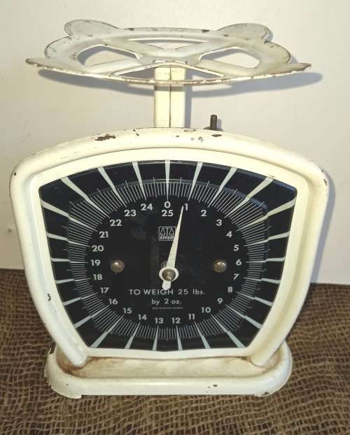 Vintage 25 lbs  EFFEM Kitchen Scale in working condition