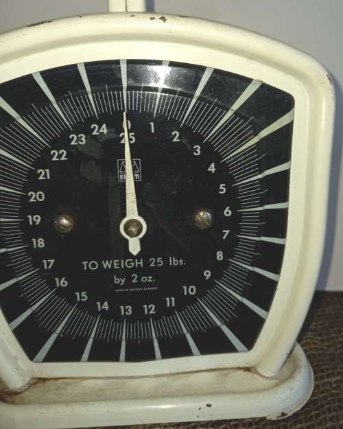 Vintage 25 lbs  EFFEM Kitchen Scale in working condition