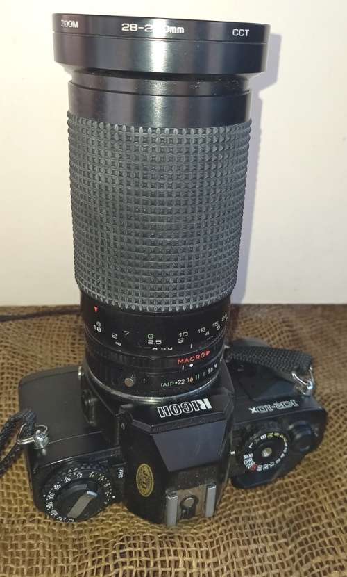 Vintage Ricoh KR-10x SLR Camera with zoom lens-28-200mm CCT 1:40 MC @72 610013 CPCAuto Macro-Good