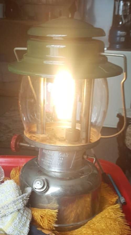 Coleman 639 Made in Canada 1/73 Kerosene Lamp/chrome tank/good cond. serviced- working