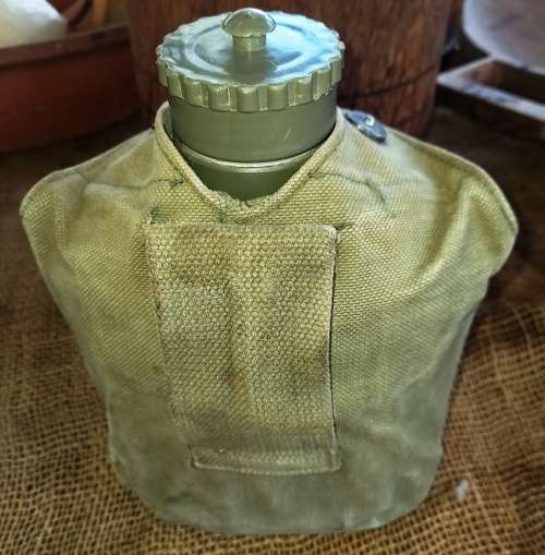 SA/RHODESIAN ARMY WATER BOTTLE-In Good condition