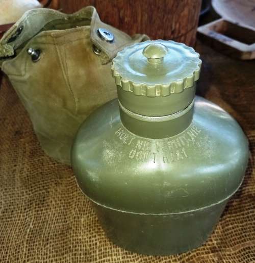 SA/RHODESIAN ARMY WATER BOTTLE-In Good condition