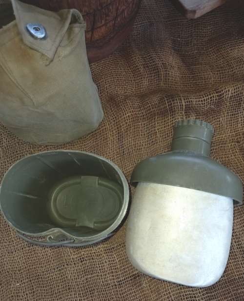 SA/RHODESIAN ARMY WATER BOTTLE-In Good condition