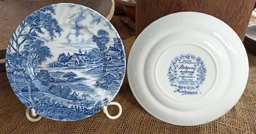 Beautiful vintage Ridgway Staffordshire England `Meadowsweet` hand engraved small plates