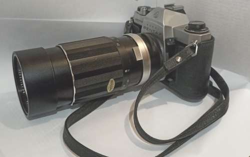 Pentax Spotmatic SP-F 35mm Camera SMC Takumar 1:2.8/55 Lens +Soligor Tele-Auto 1: 3.5 F 200mm Lens