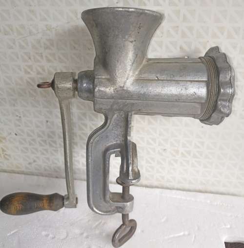 Vintage Ruberg no 8 meat mincer - good and working condition