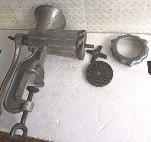 Vintage Ruberg no 8 meat mincer - good and working condition