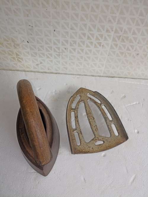 Vintage cast iron clip oniron with wooden hand for ironing of clothes & rest