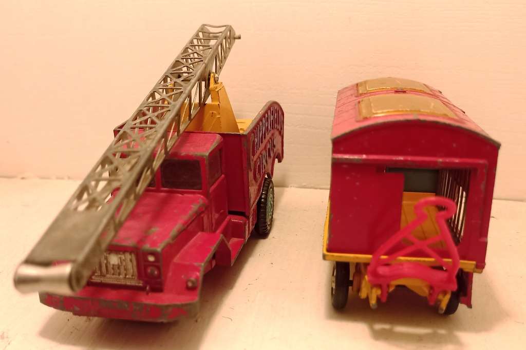 Corgi Major Toys Chipperfields Circus Crane Truck and cage