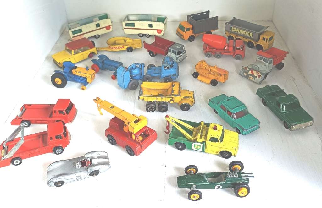 Lot of different vintage  Lesney (21) matchbox and (2) Gorgi junior Trucks Die Casts vehicles-used