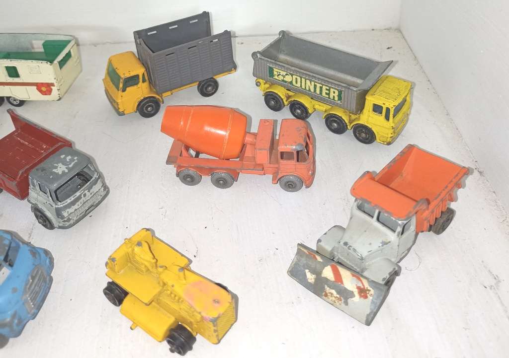 Lot of different vintage  Lesney (21) matchbox and (2) Gorgi junior Trucks Die Casts vehicles-used