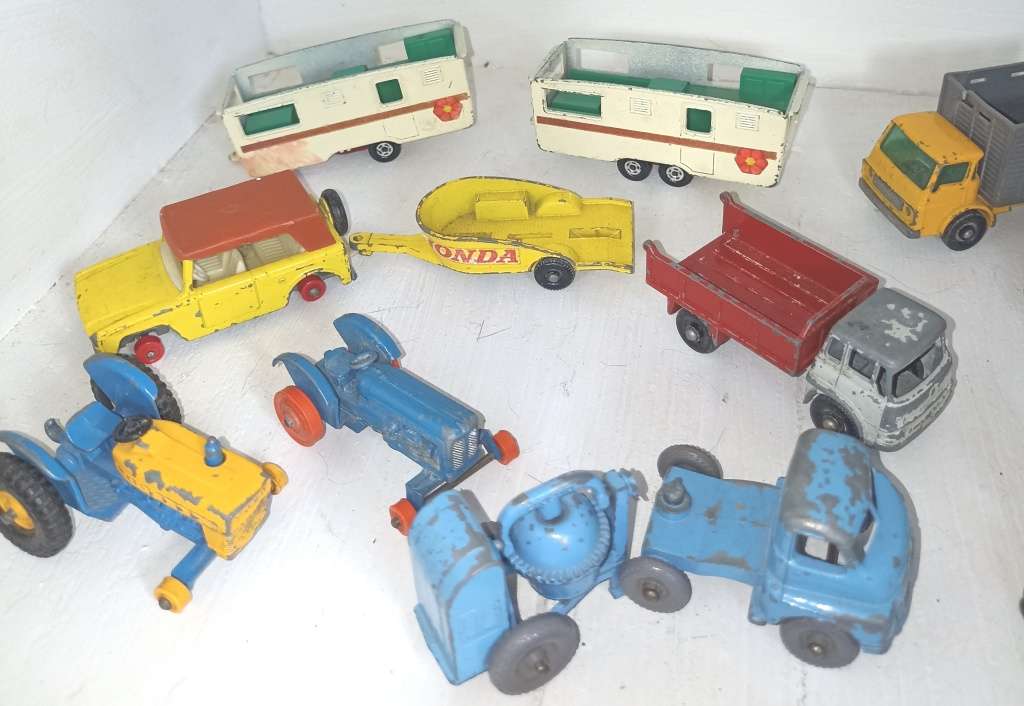 Lot of different vintage  Lesney (21) matchbox and (2) Gorgi junior Trucks Die Casts vehicles-used