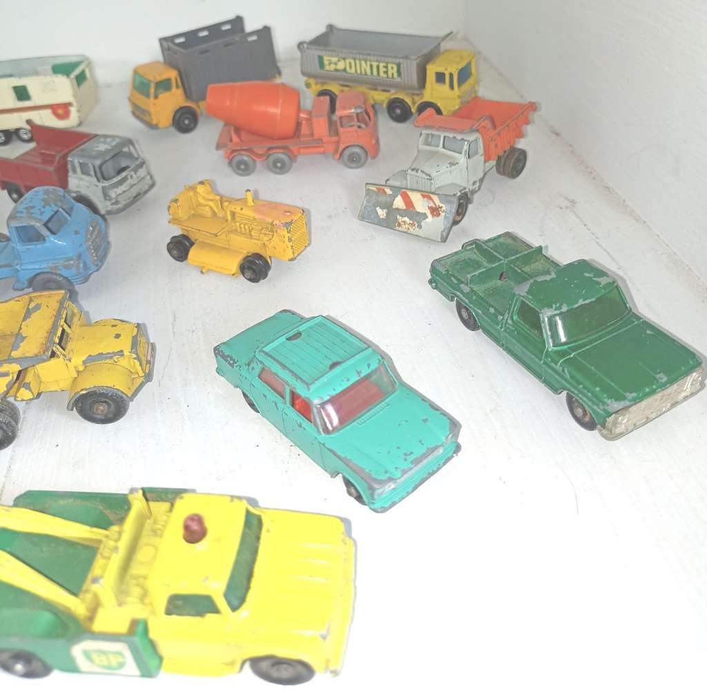 Lot of different vintage  Lesney (21) matchbox and (2) Gorgi junior Trucks Die Casts vehicles-used