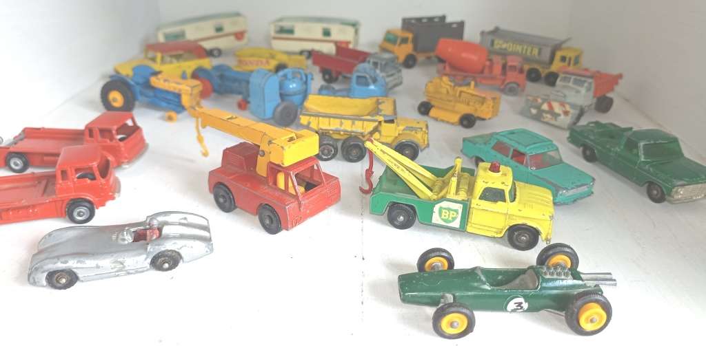 Lot of different vintage  Lesney (21) matchbox and (2) Gorgi junior Trucks Die Casts vehicles-used