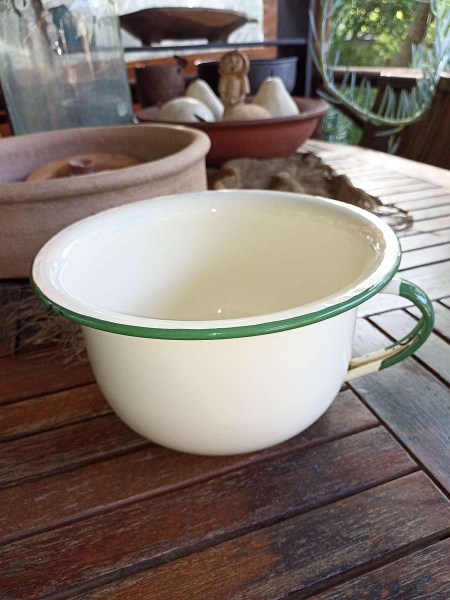 Big Vintage Enamel Spittoon with green trimming-very good condition-TD 25 cm, H 13 cm