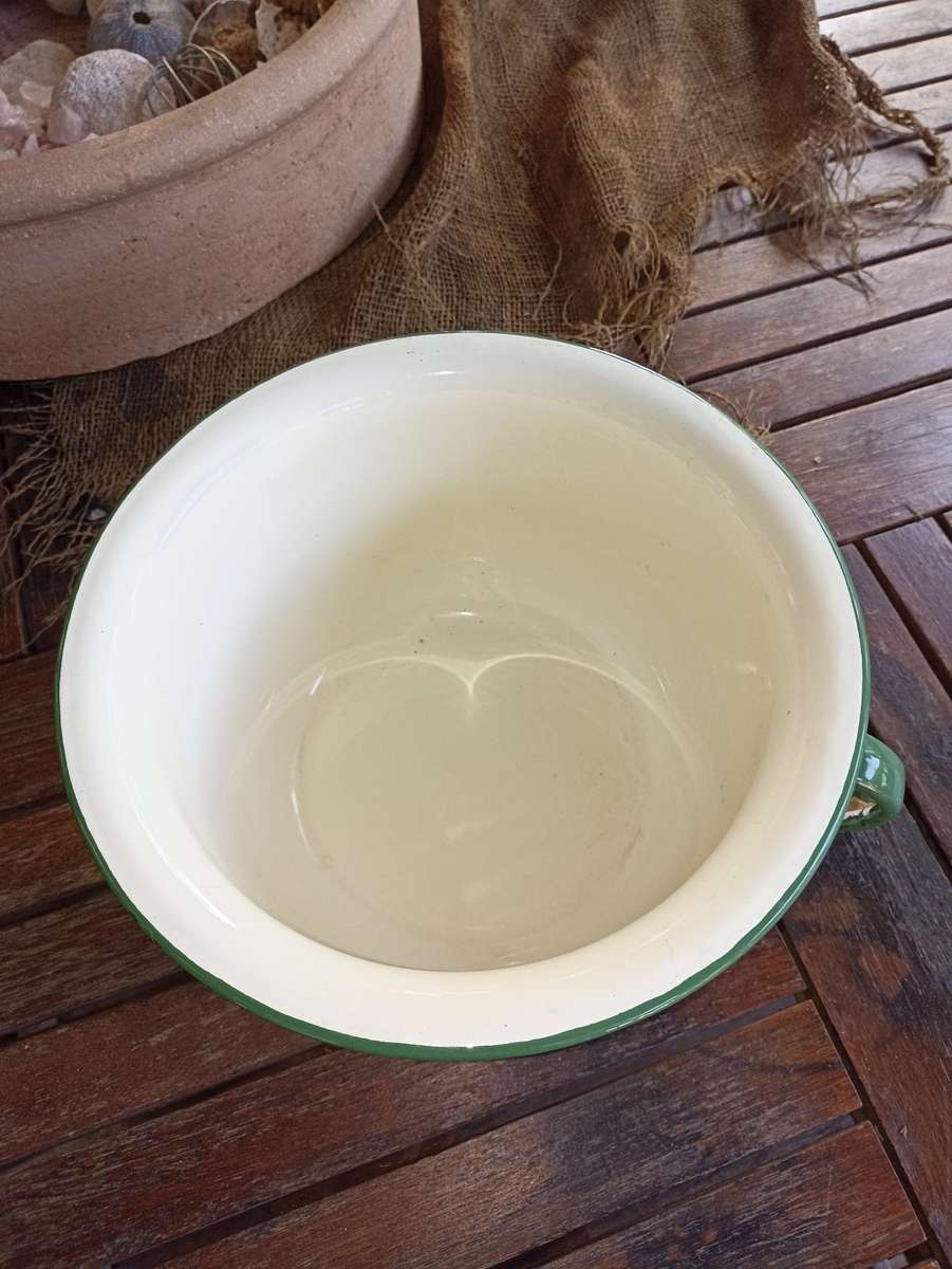 Big Vintage Enamel Spittoon with green trimming-very good condition-TD 25 cm, H 13 cm