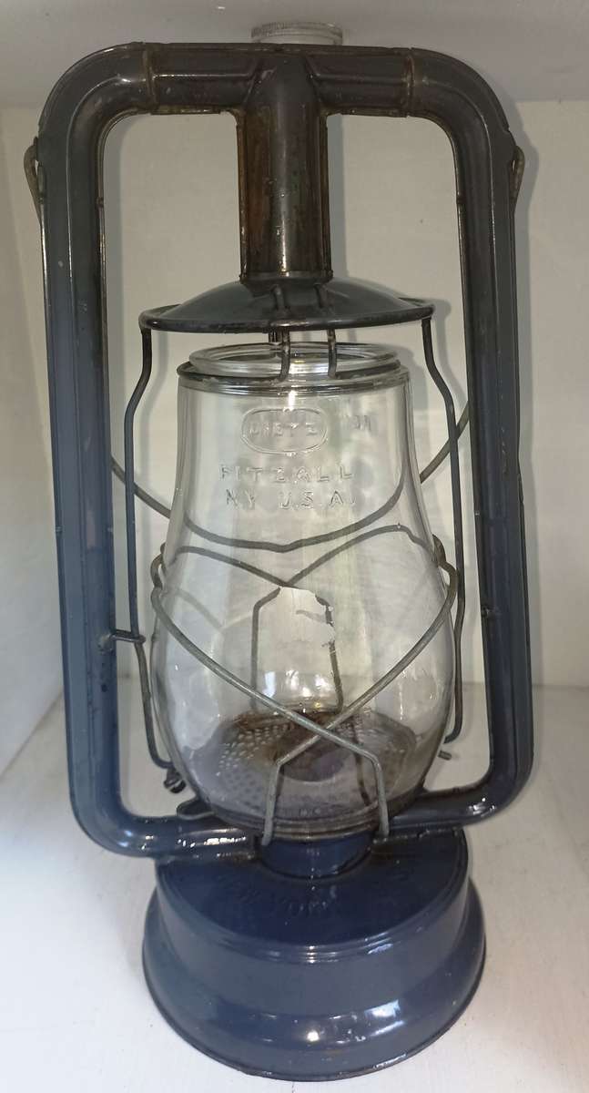 Vintage Dietz original Paraffin Lamp with original Dietz globe good condition