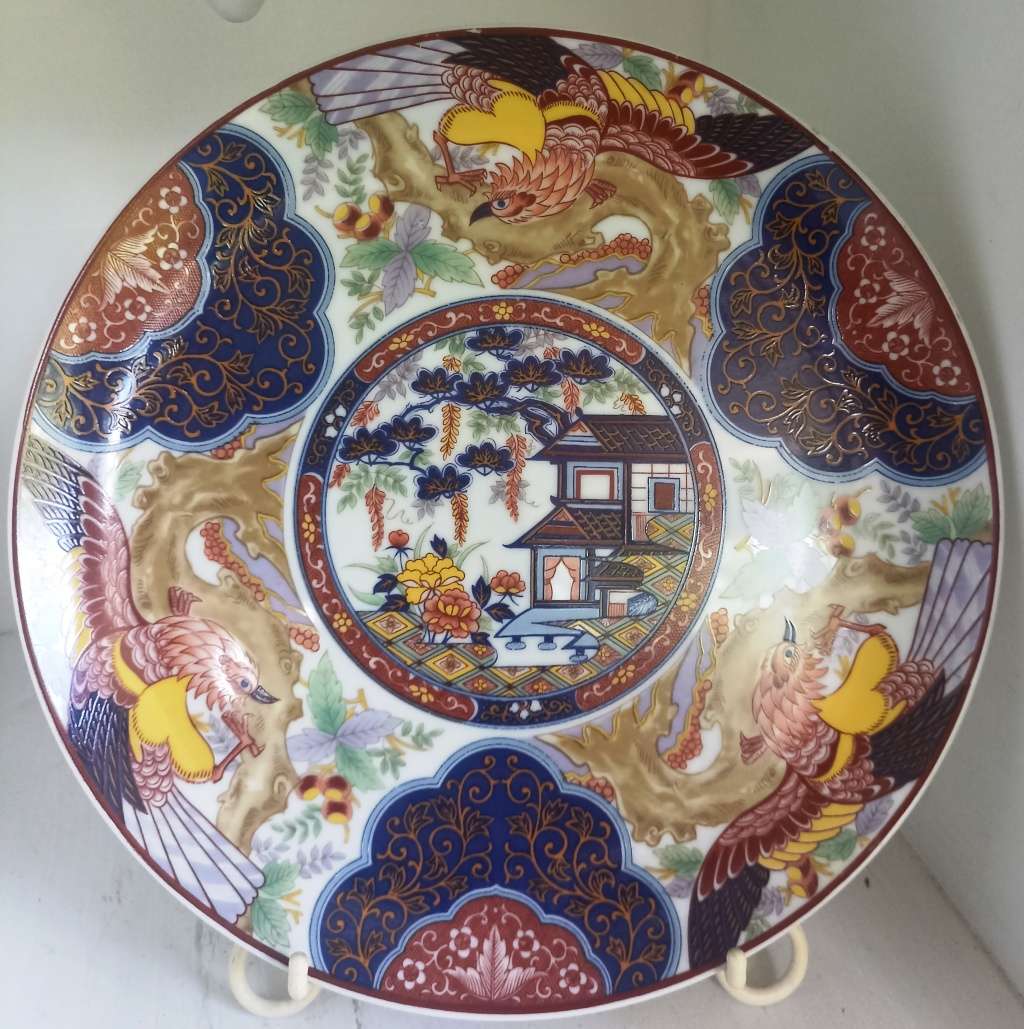Beautiful 26 cm hand decorated Oriental Imari Porcelain wall plate