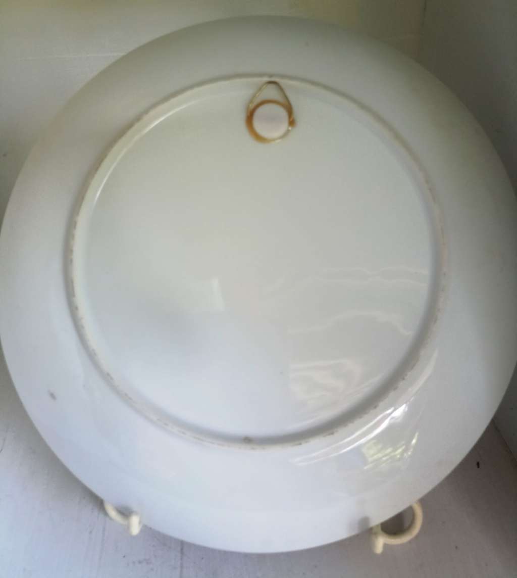 Beautiful 26 cm hand decorated Oriental Imari Porcelain wall plate