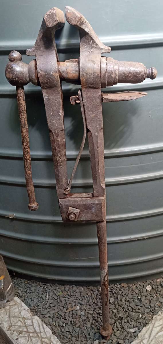 Wow!!!  Vintage Blacksmith Post Leg Vice-28 kg`s complete and in working order