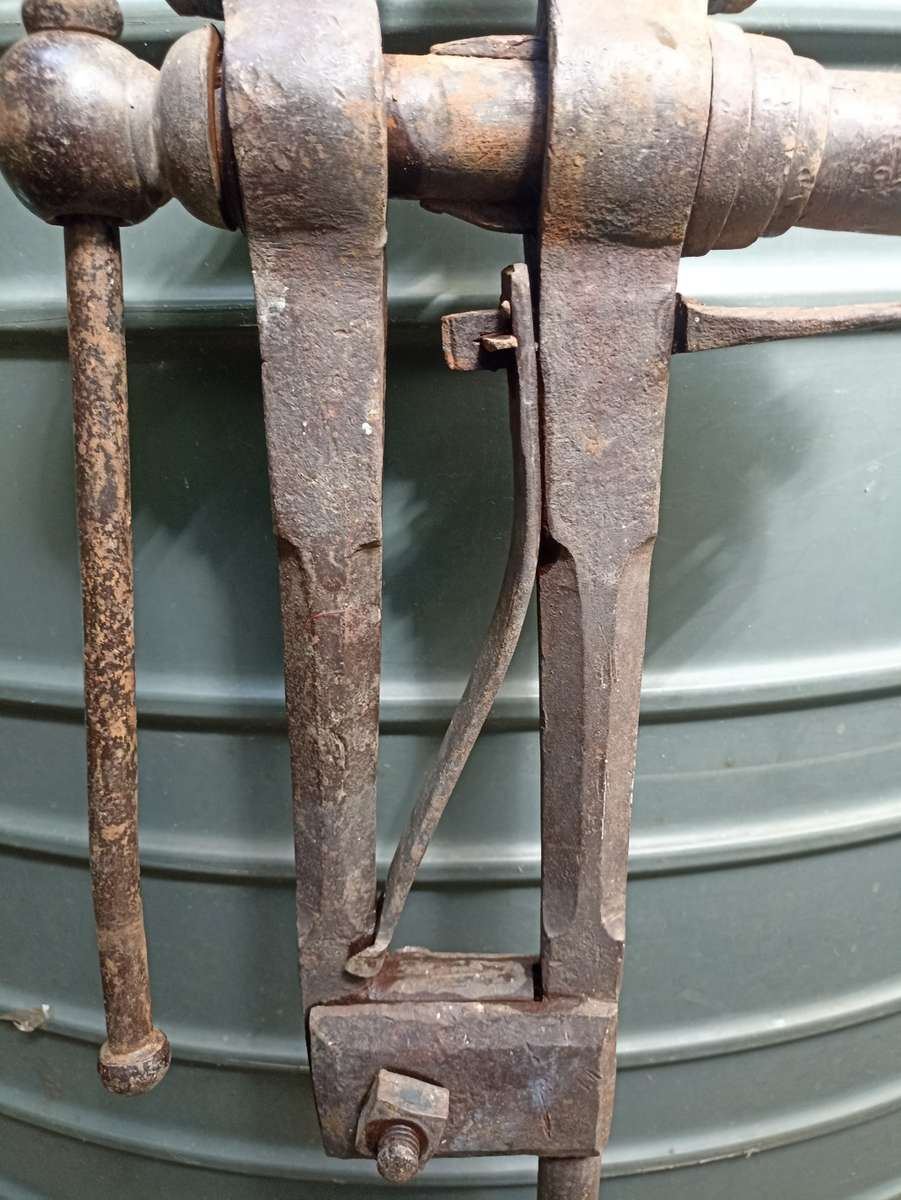 Wow!!!  Vintage Blacksmith Post Leg Vice-28 kg`s complete and in working order