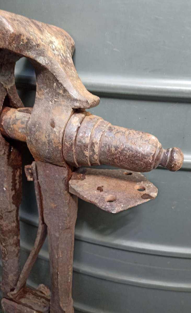 Wow!!!  Vintage Blacksmith Post Leg Vice-28 kg`s complete and in working order