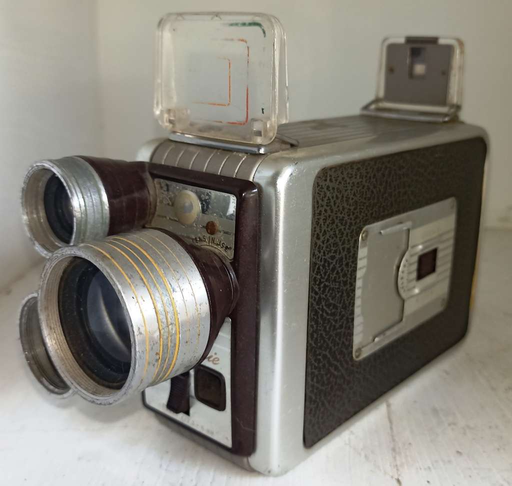 Vintage Brownie 8mm Movie Camera - Wind Up mechanism work!