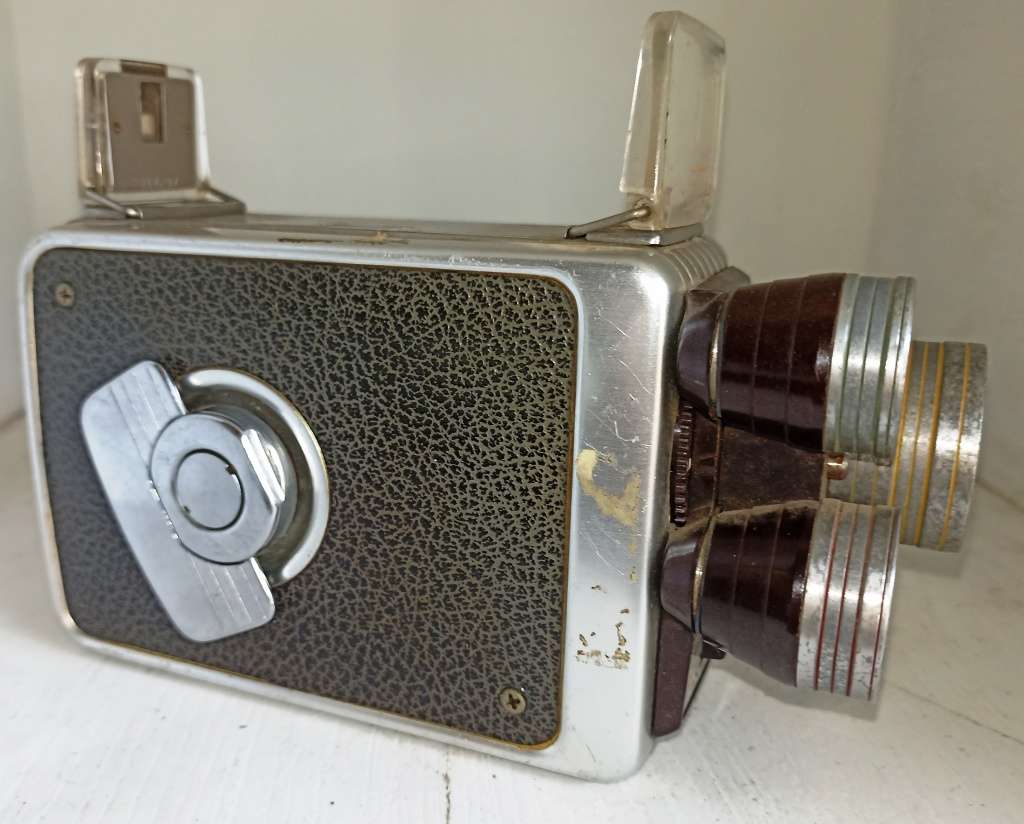 Vintage Brownie 8mm Movie Camera - Wind Up mechanism work!