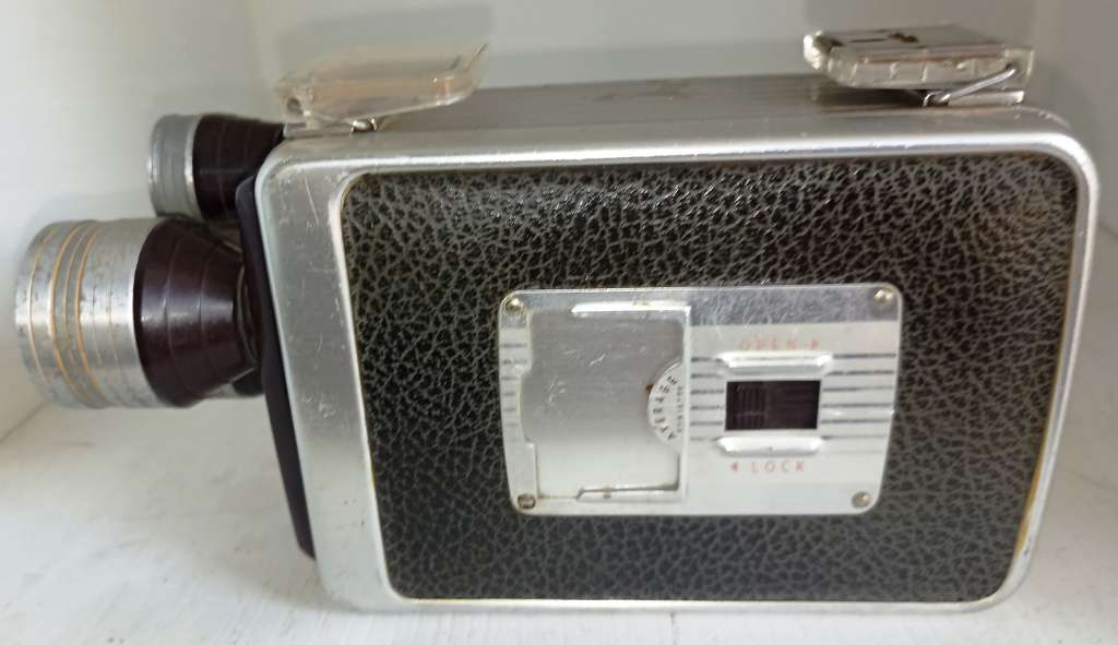 Vintage Brownie 8mm Movie Camera - Wind Up mechanism work!